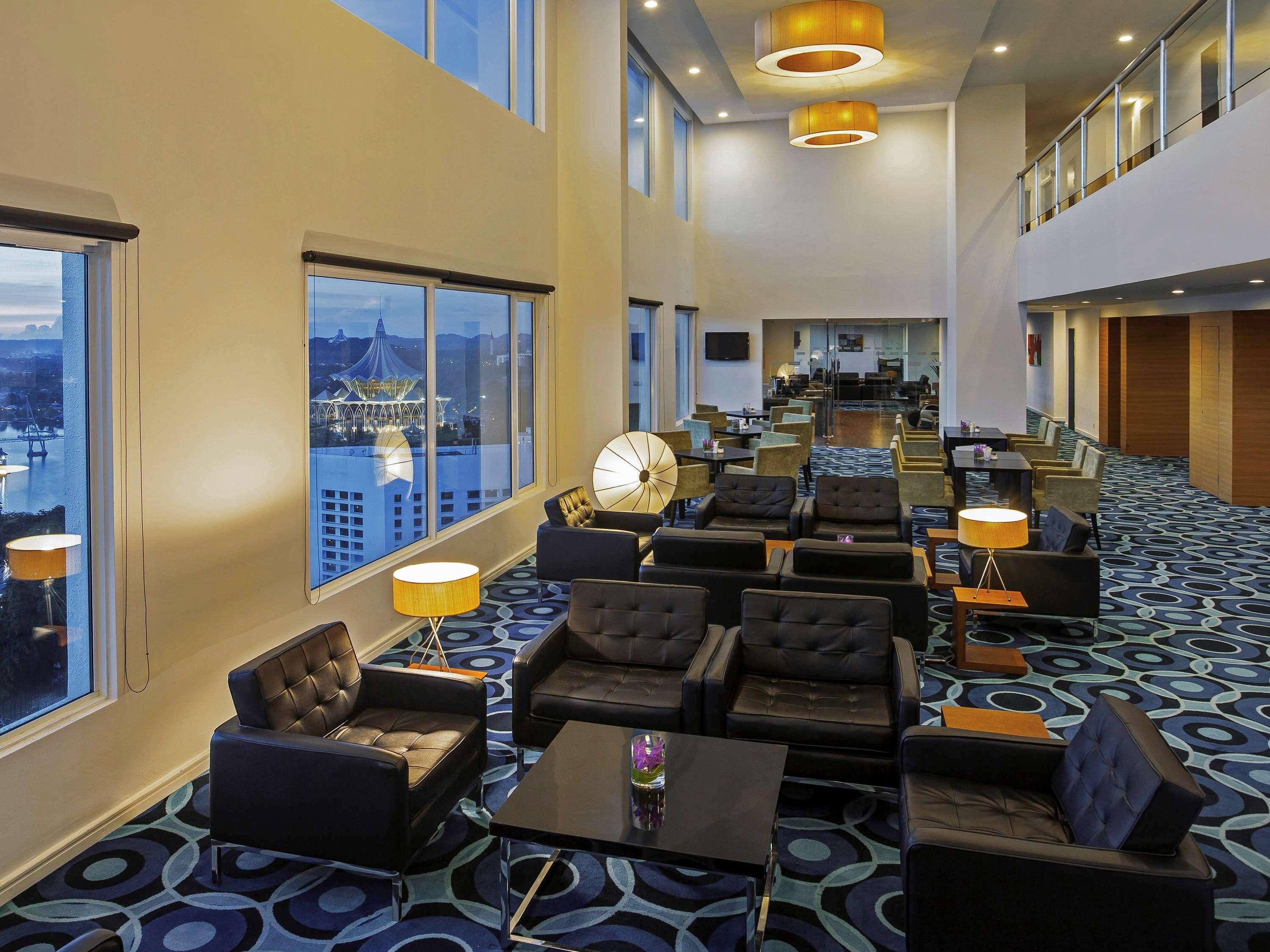 Hotel Pullman Kuching Exterior foto The lounge at the airport
