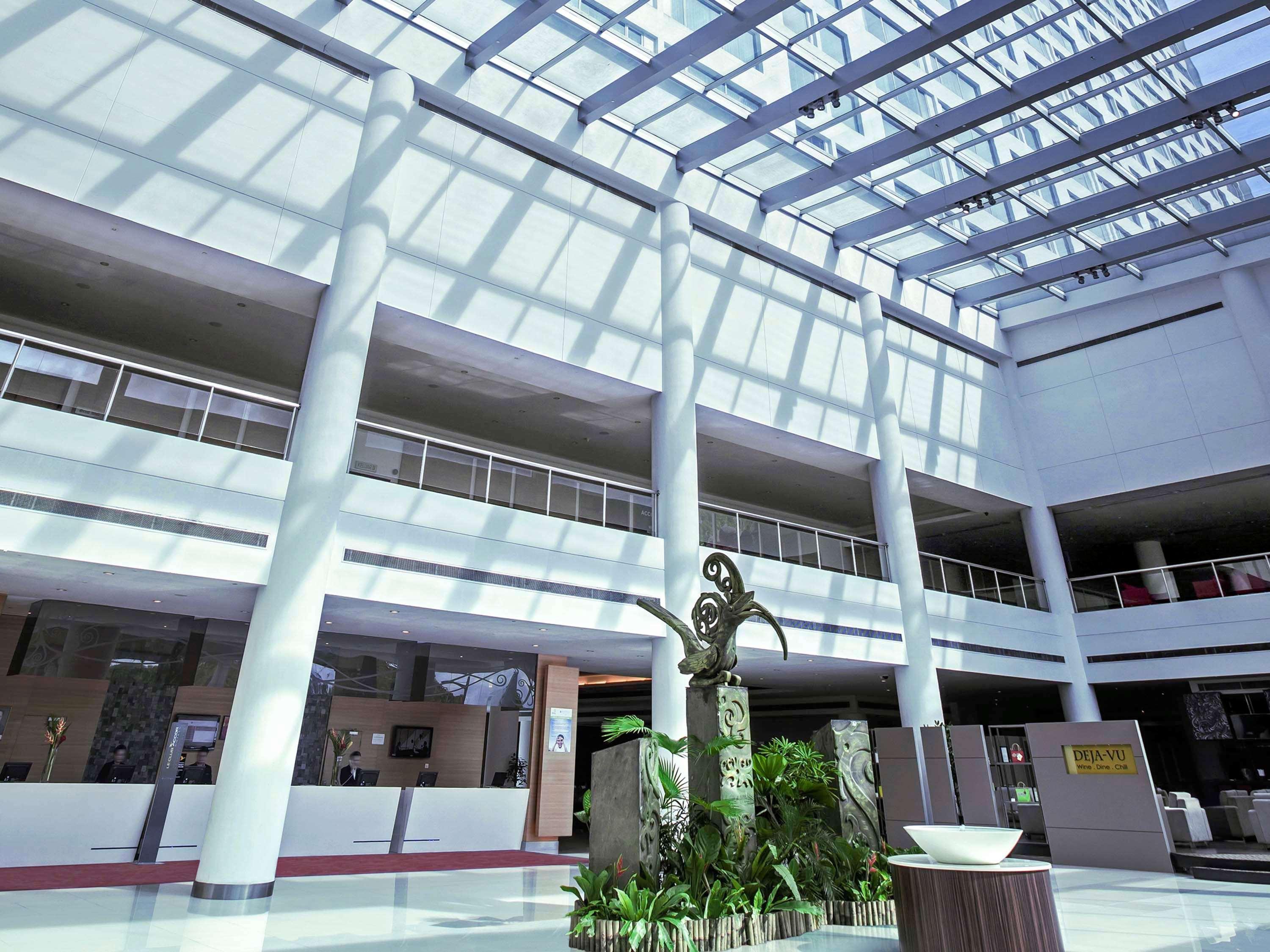 Hotel Pullman Kuching Exterior foto The atrium of the University of Novi Sad