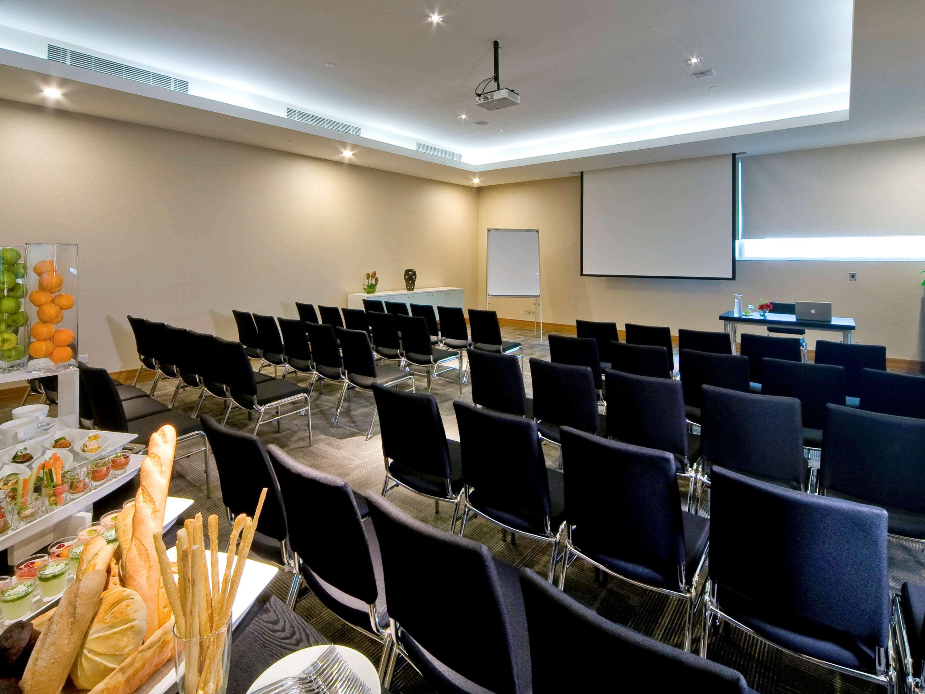 Hotel Pullman Kuching Facilidades foto The hotel's meeting room