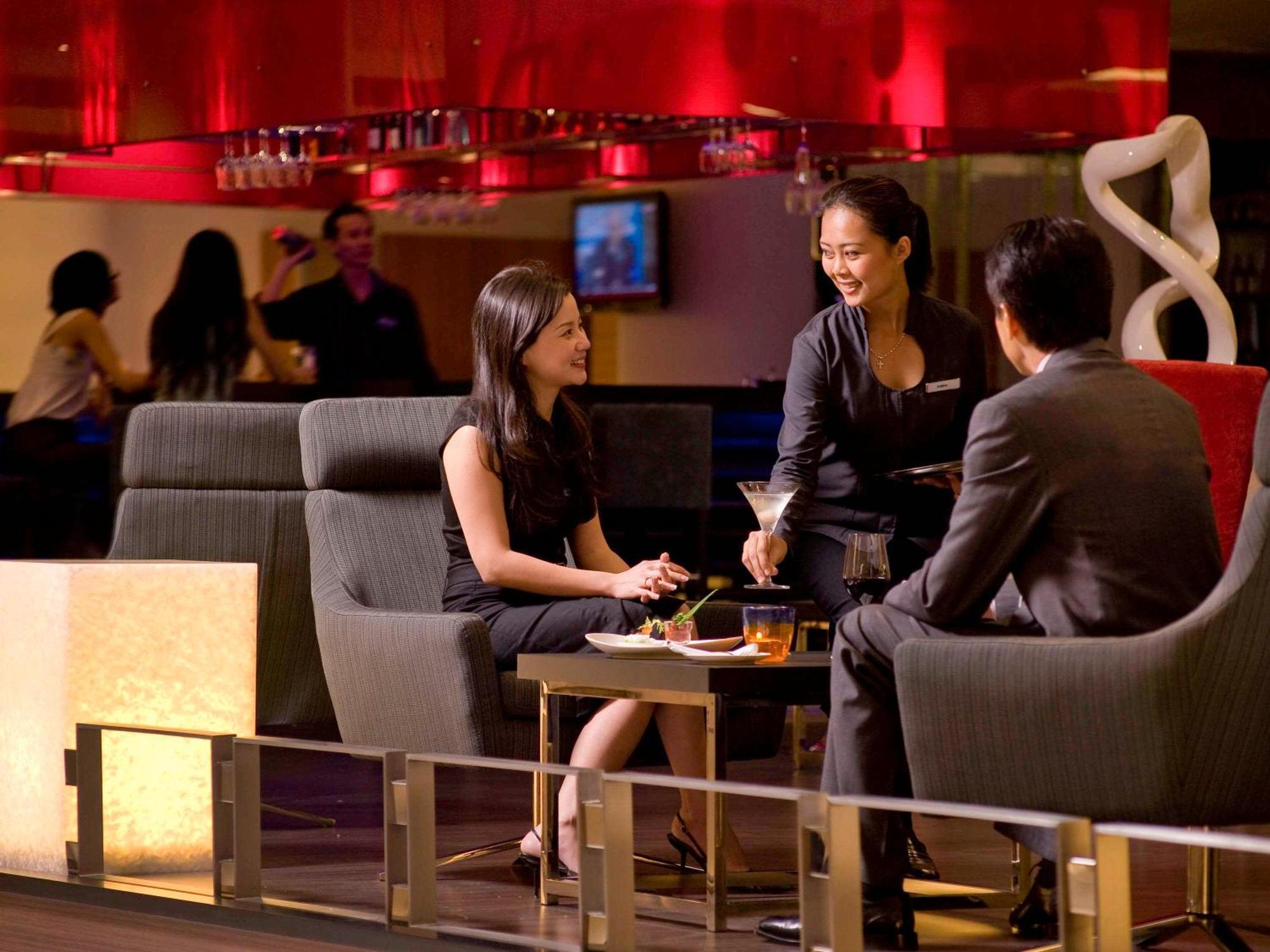 Hotel Pullman Kuching Exterior foto The Red Box