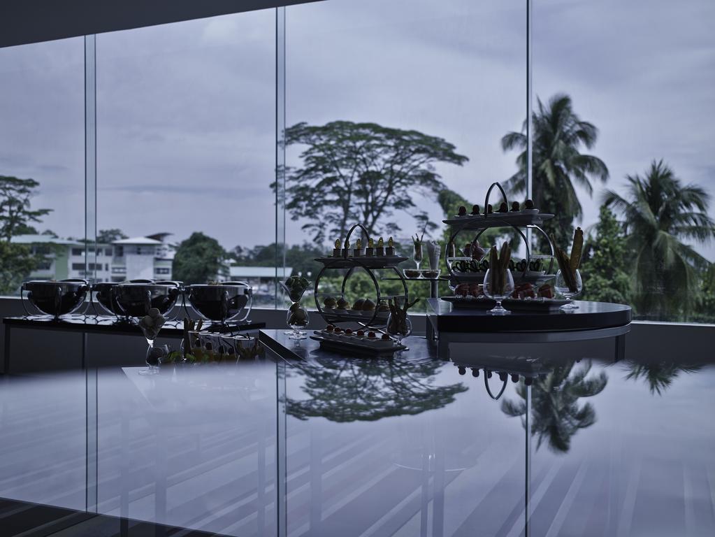 Hotel Pullman Kuching Exterior foto The interior of the National Museum of Singapore