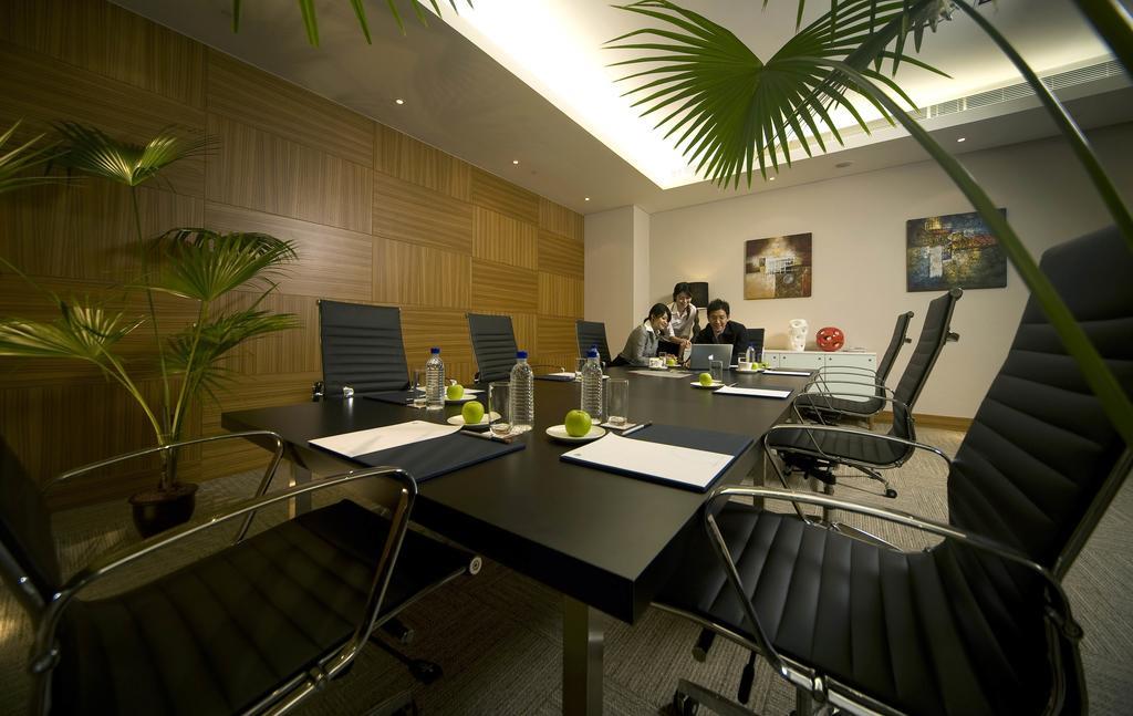 Hotel Pullman Kuching Facilidades foto Meeting room at the hotel